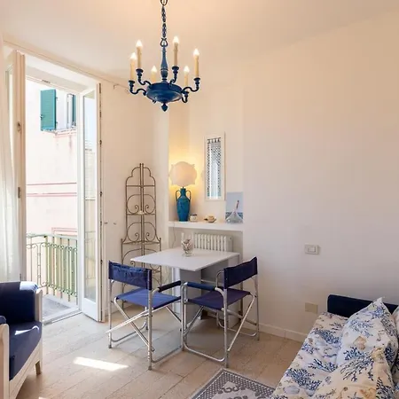 Viadritta8 - Old Town Apartment *