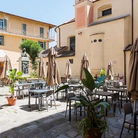 Viadritta8 - Old Town Bordighera